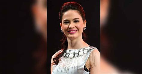 Kristine Hermosa disowns lewd Facebook page .